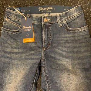 New with tags, wrangler ultimate riding Jean